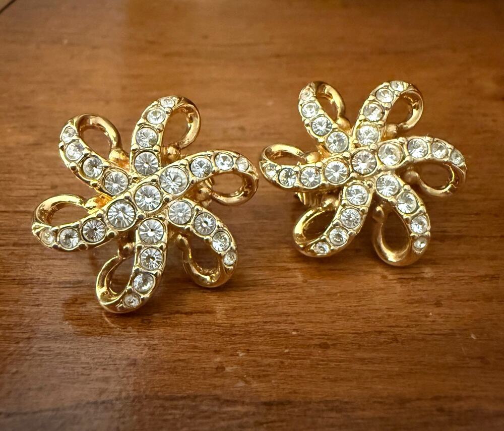 Swarovski Gold Tone Crystal Rhinestone Flower Starburst Clip On Earrings Vintage